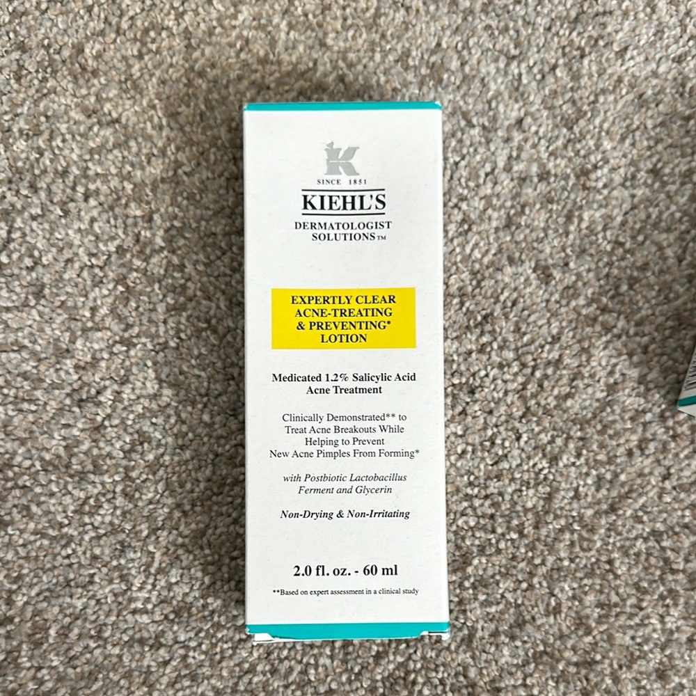 Kiehl's Expertly Clear Acne-Treating & Preventing Lotion - White